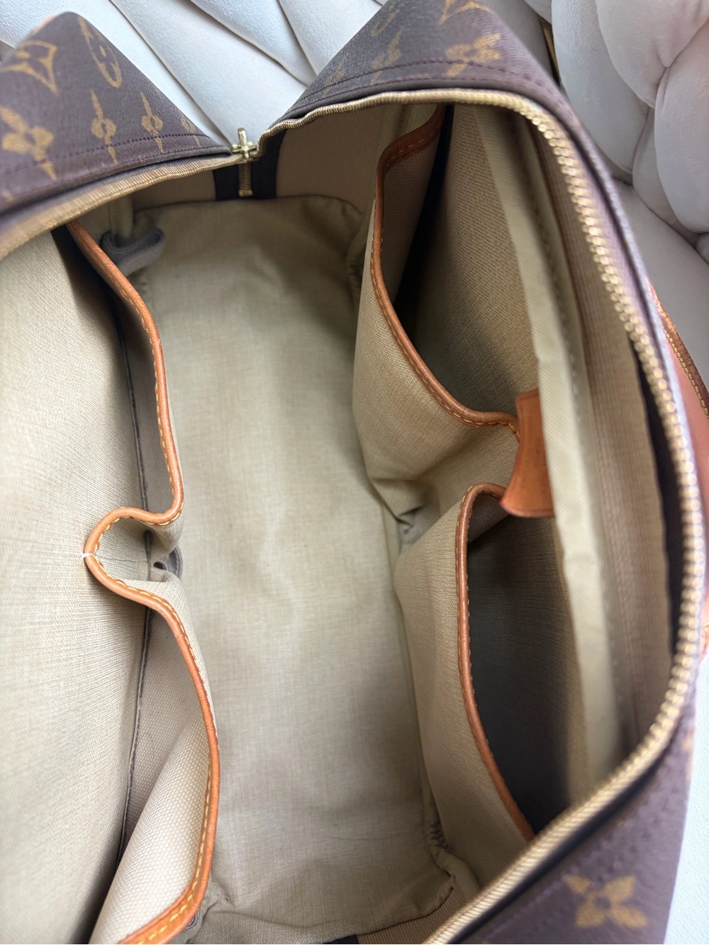 Louis Vuitton Deauville Monogram Bag - Picture 7 of 11